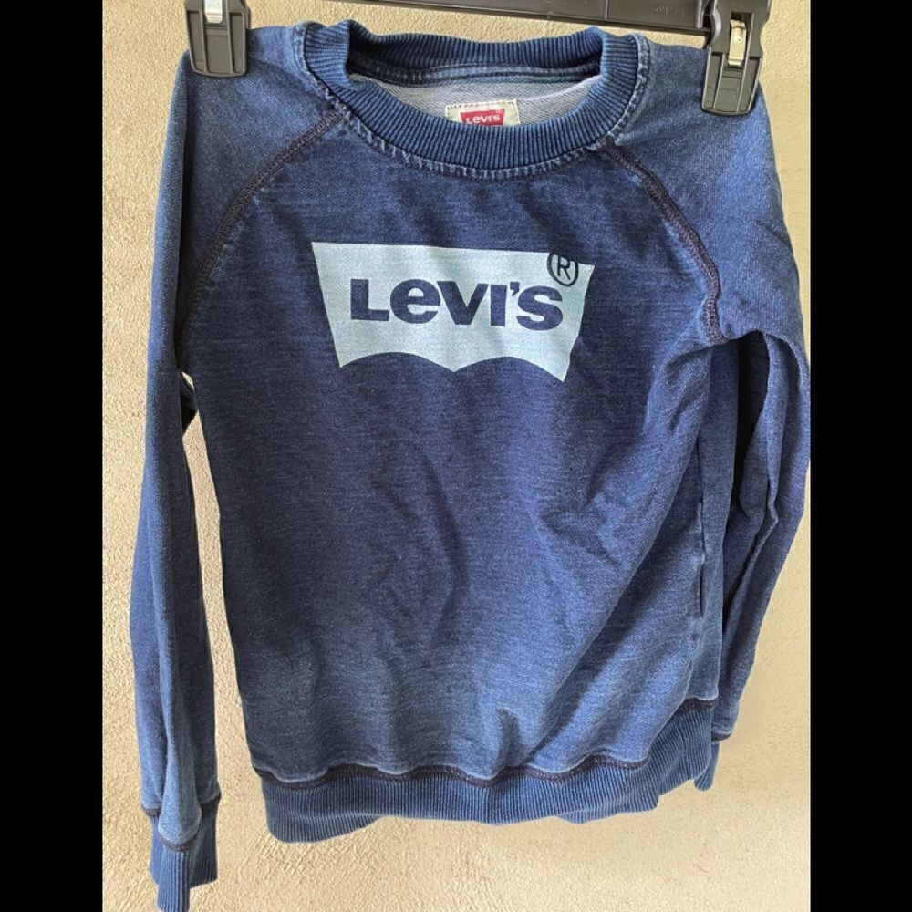Levi’s pullover size 4/5 years